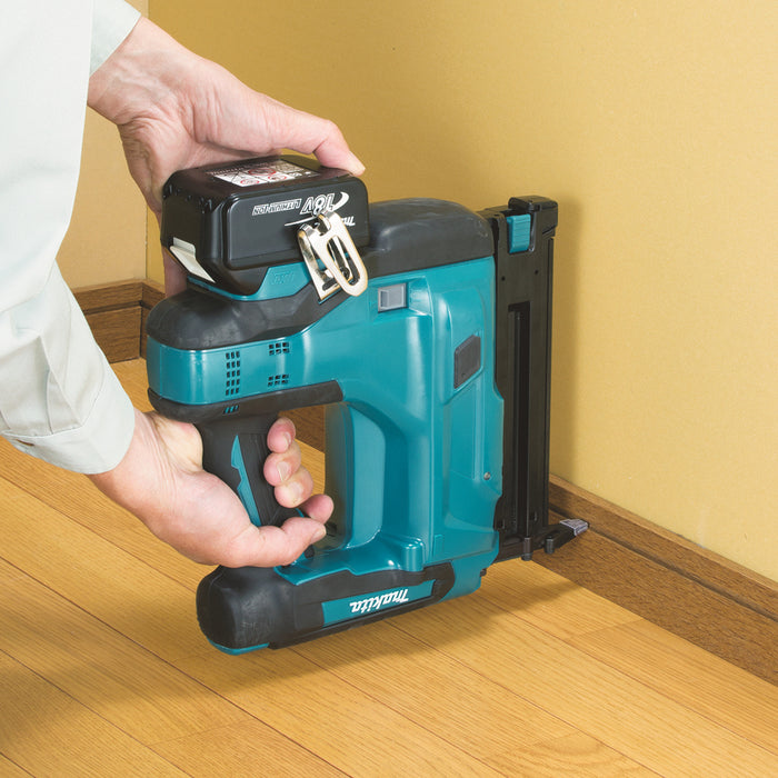 MAKITA DBN500ZJ Sztyfciarka LXT®