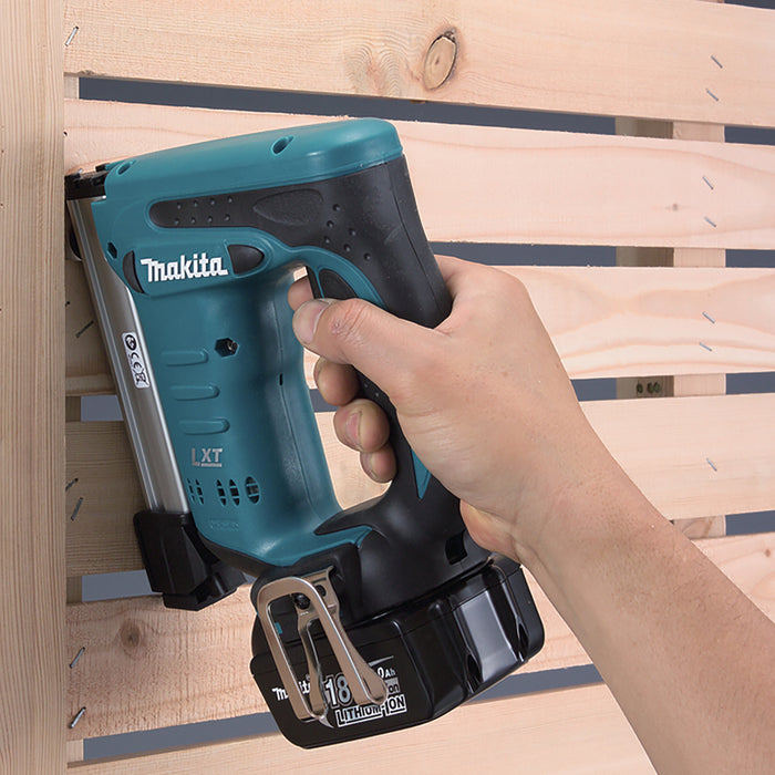MAKITA DST221Z Akumulatorowe zszywacz LXT®