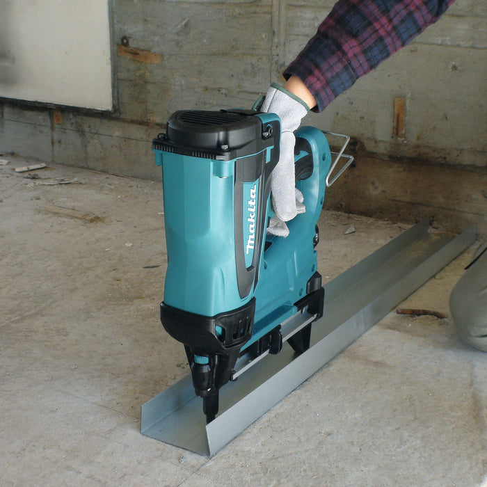 MAKITA GN420CLSE Gazowa gwoździarka do betonu